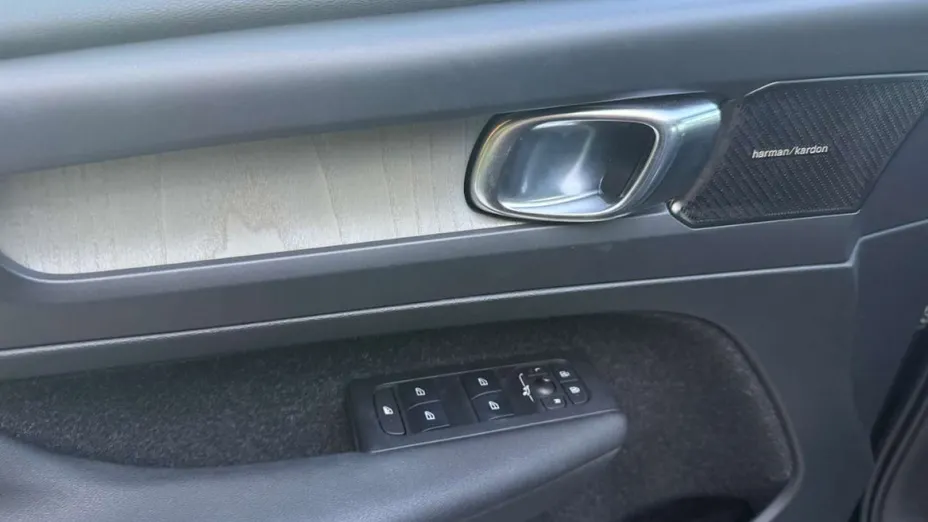 VOLVO XC40 -