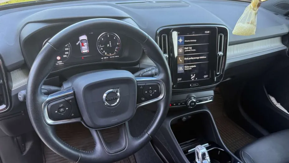VOLVO XC40 -
