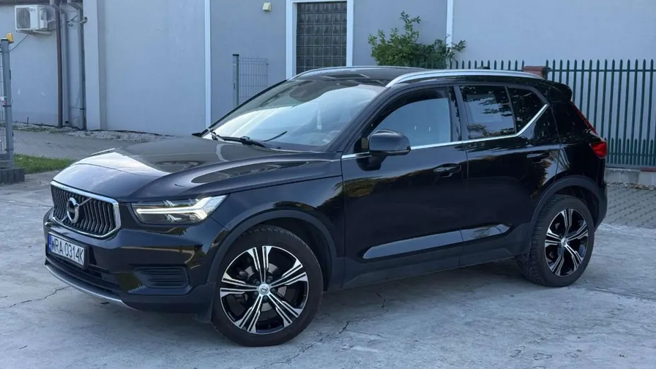 VOLVO XC40 -