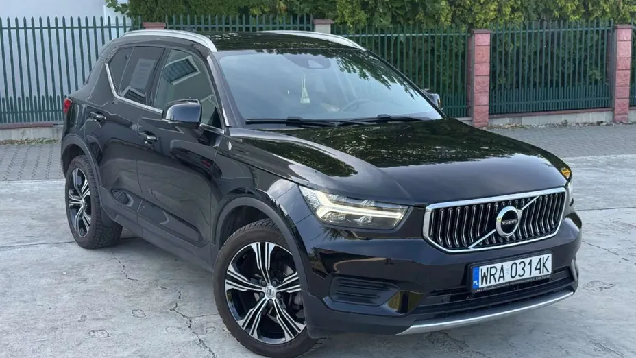 VOLVO XC40 -