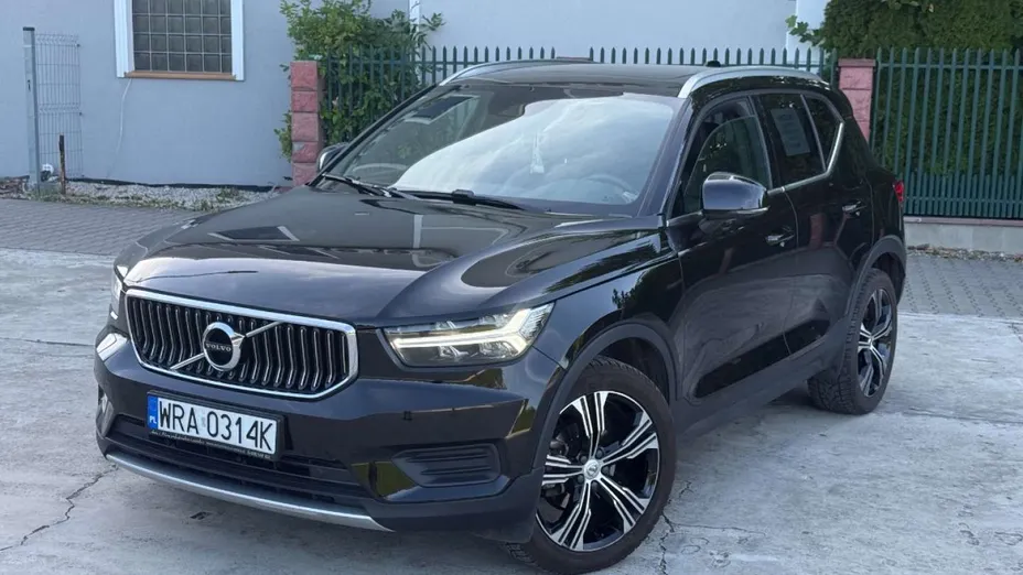 VOLVO XC40 -