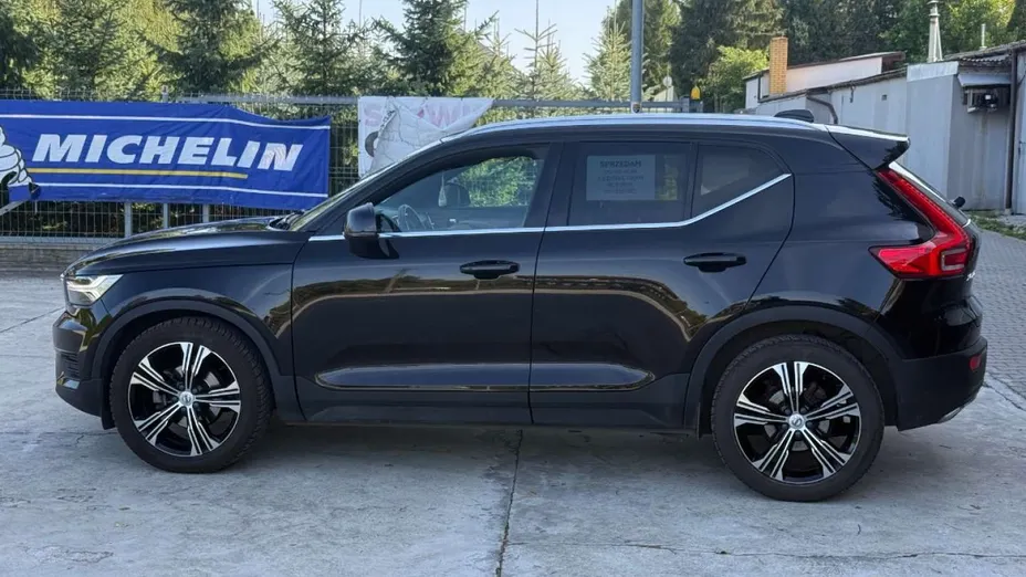 VOLVO XC40 -