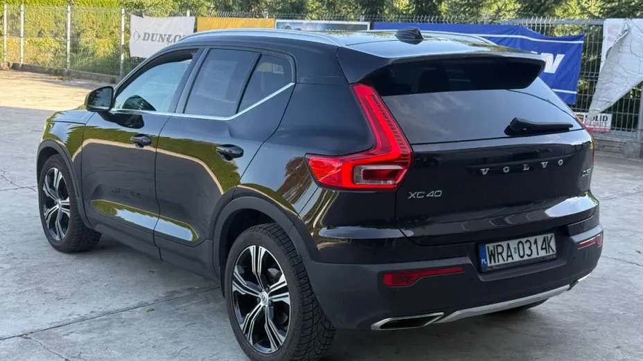 VOLVO XC40 -