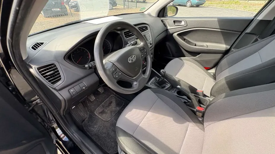 HYUNDAI i20 -