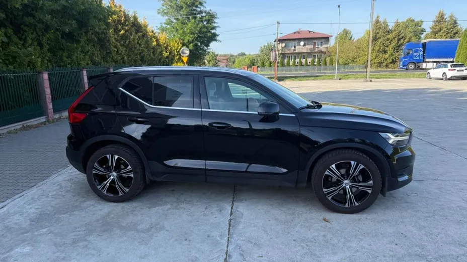 VOLVO XC40 -