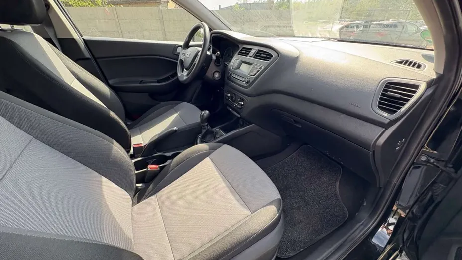 HYUNDAI i20 -