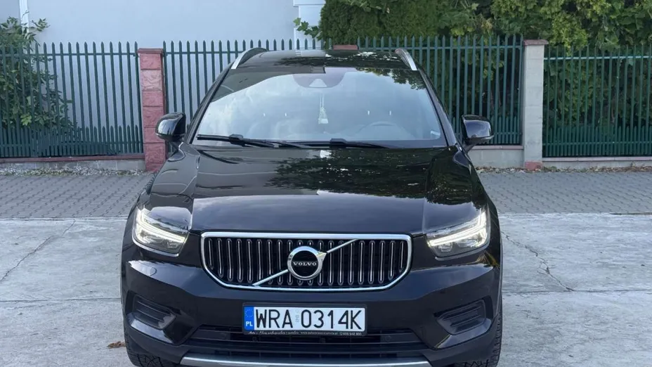 VOLVO XC40 -