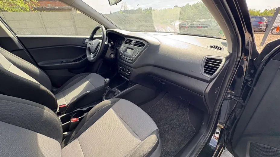 HYUNDAI i20 -