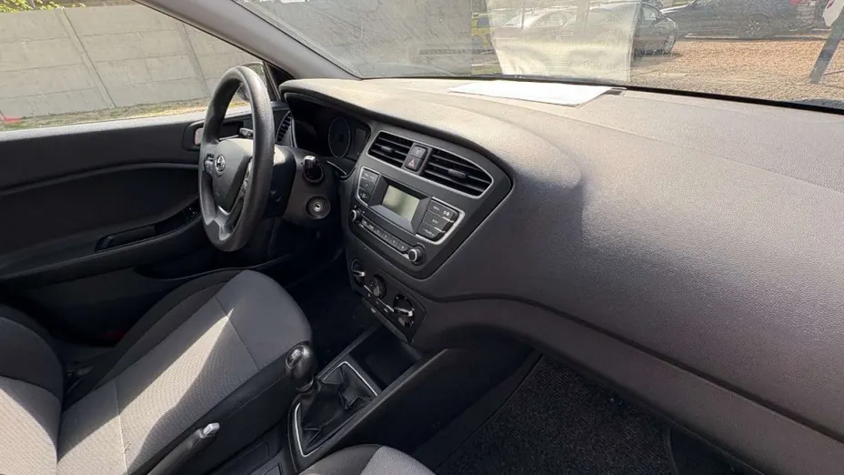 HYUNDAI i20 -
