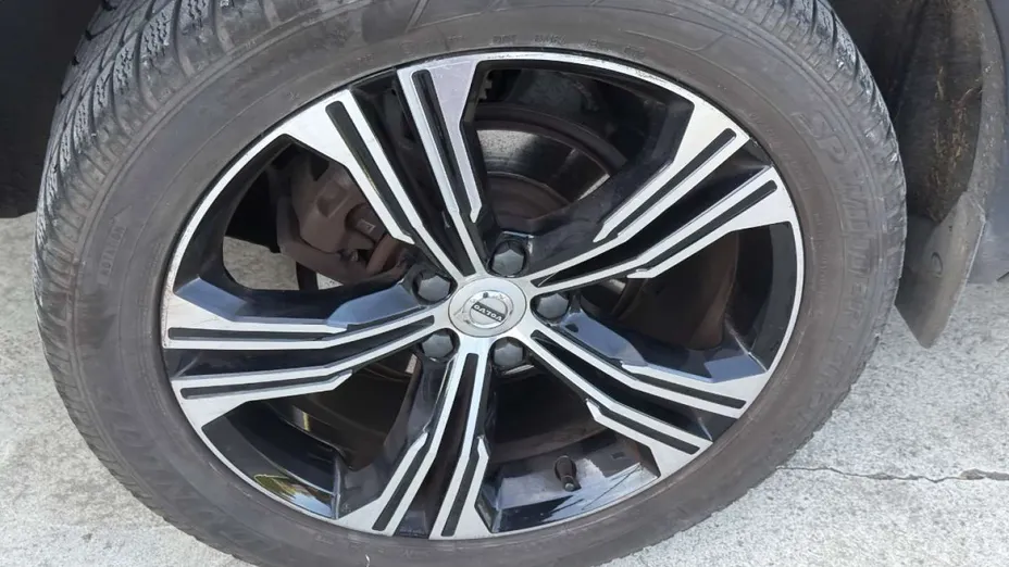 VOLVO XC40 -