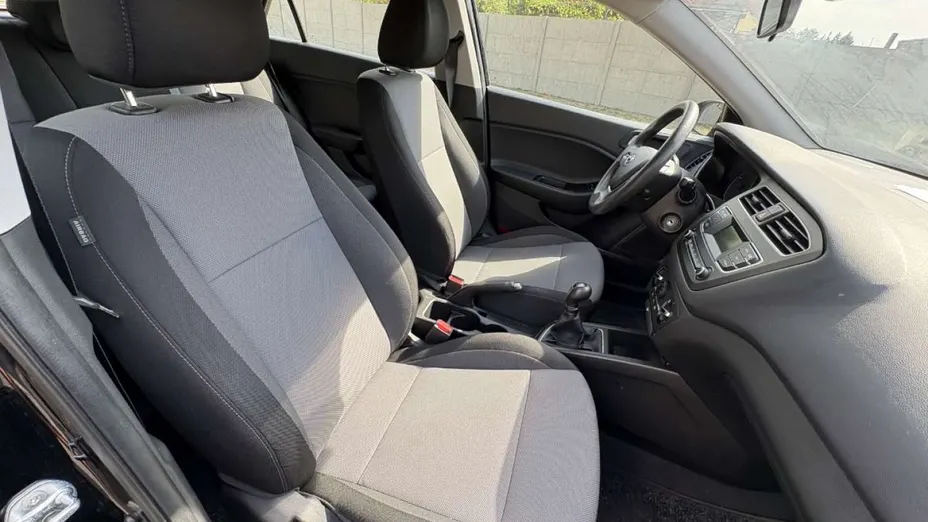 HYUNDAI i20 -