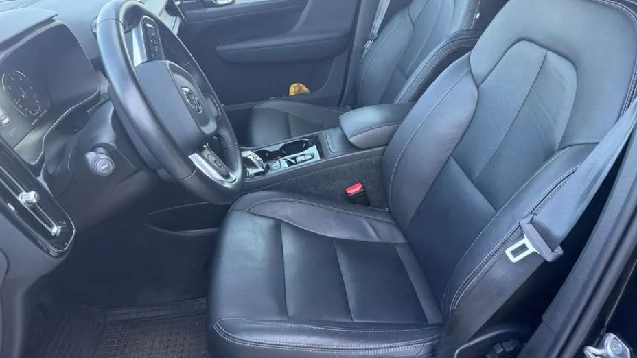 VOLVO XC40 -