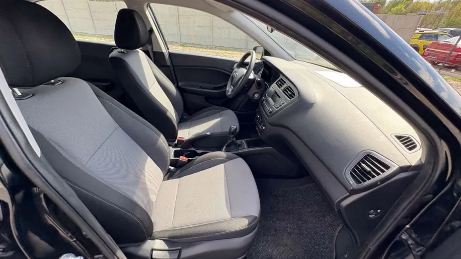 HYUNDAI i20 -