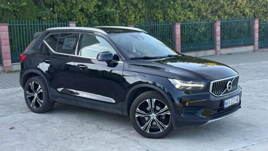 VOLVO XC40 -