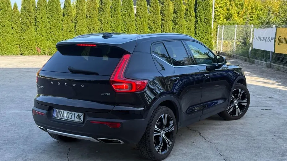 VOLVO XC40 -