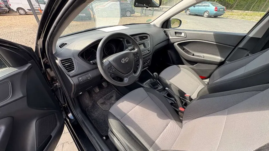 HYUNDAI i20 -