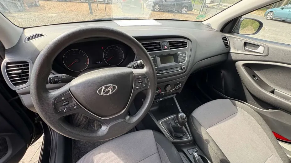 HYUNDAI i20 -