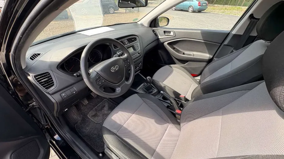 HYUNDAI i20 -