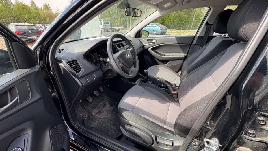 HYUNDAI i20 -
