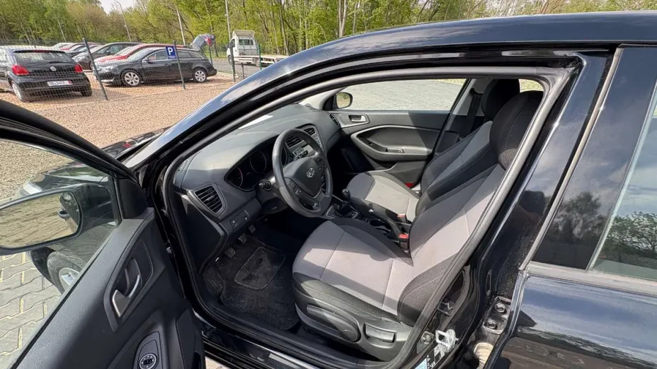 HYUNDAI i20 -