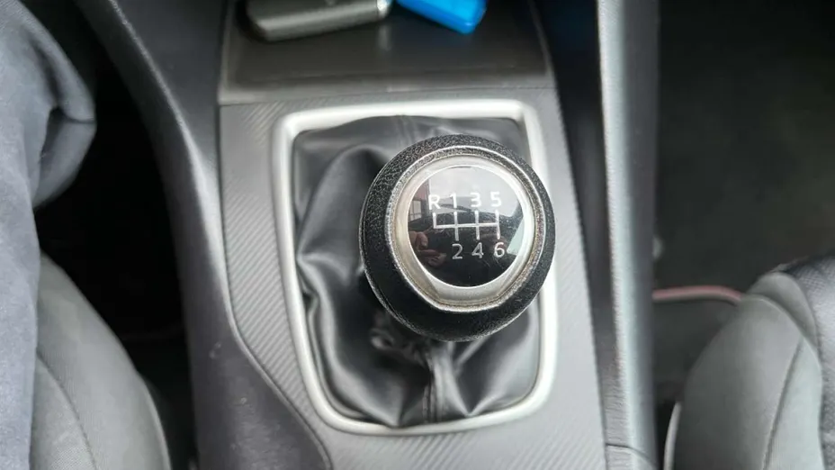 MAZDA 3 -