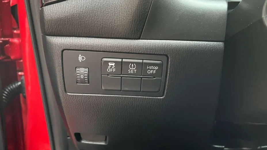 MAZDA 3 -