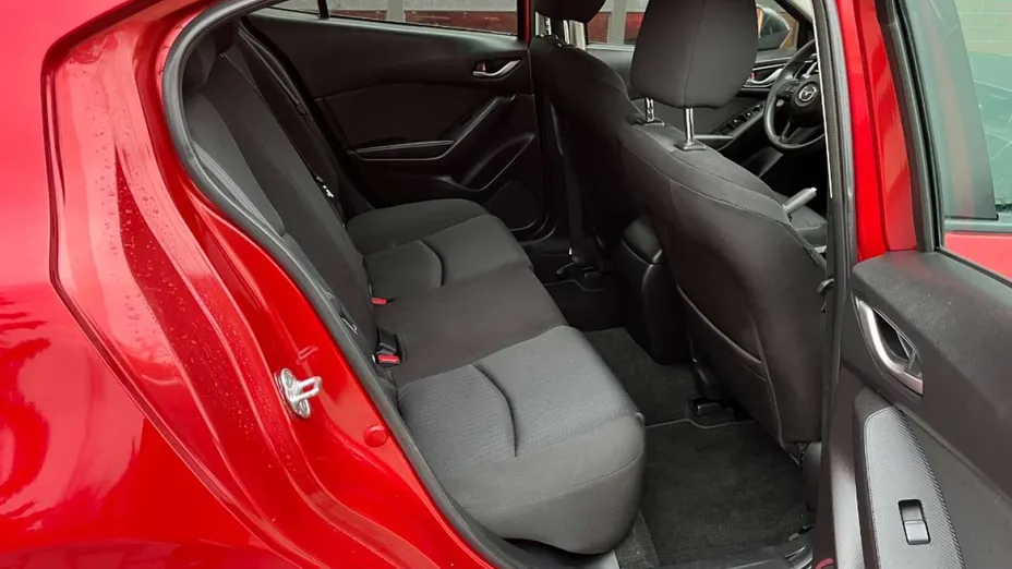 MAZDA 3 -