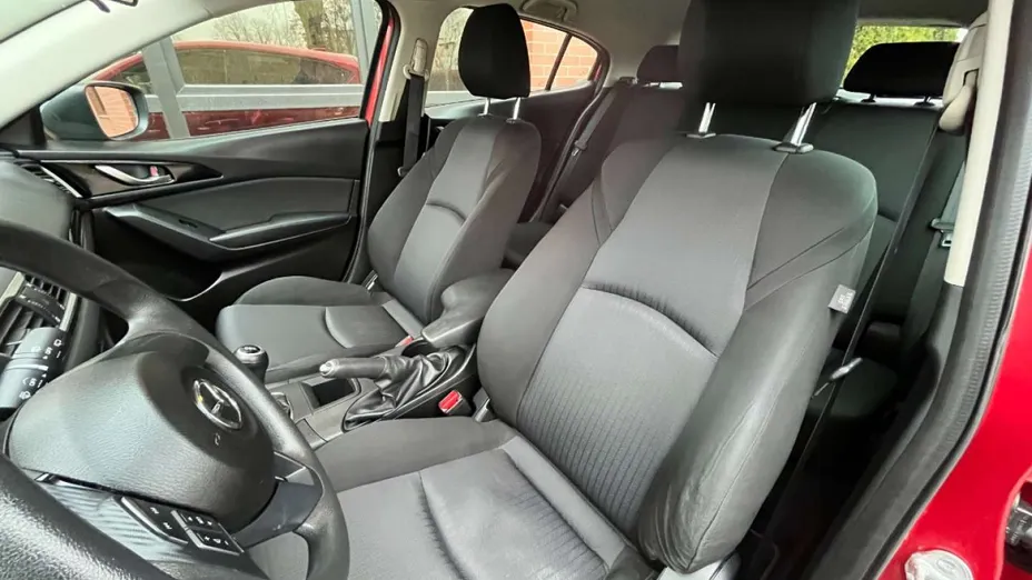 MAZDA 3 -