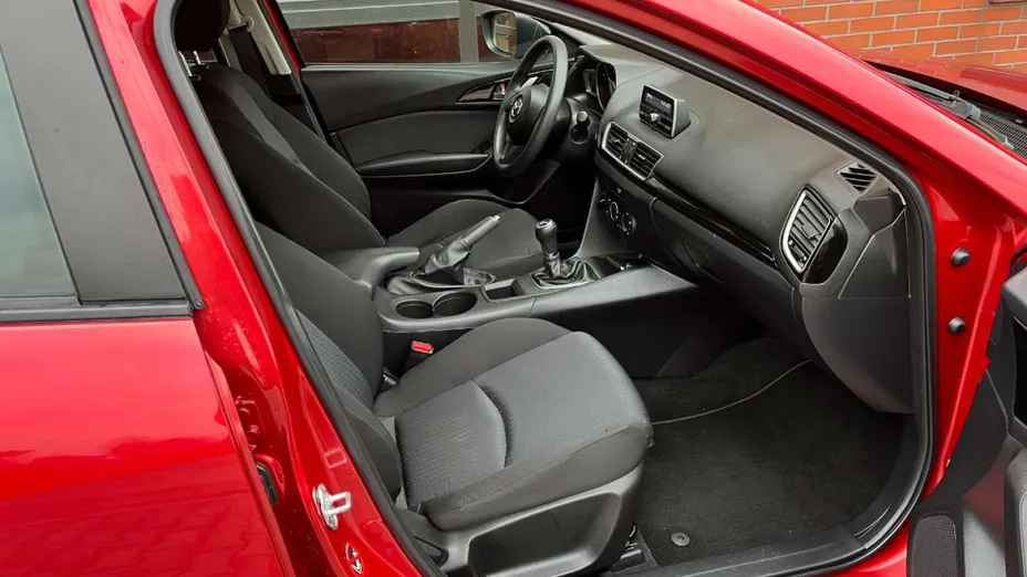 MAZDA 3 -