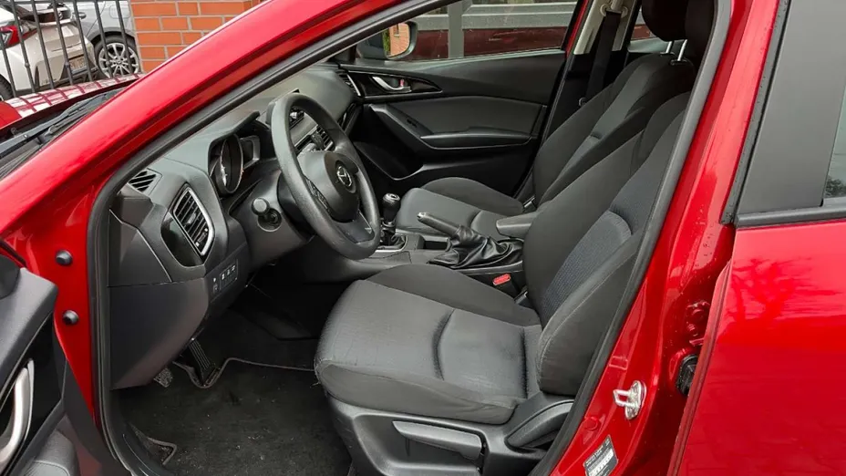 MAZDA 3 -