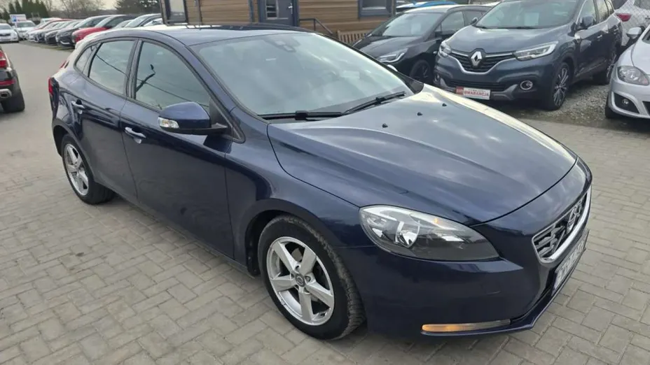 VOLVO V40 -