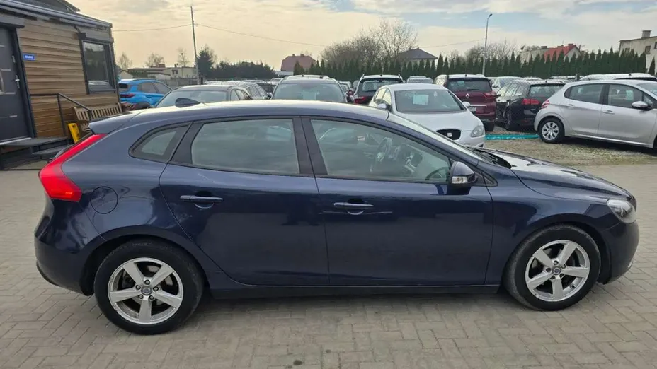 VOLVO V40 -