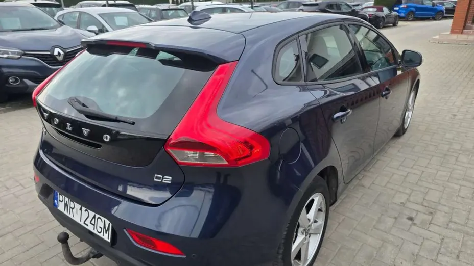 VOLVO V40 -