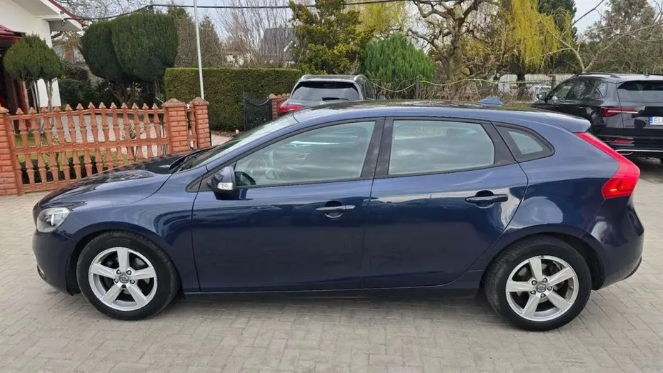 VOLVO V40 -