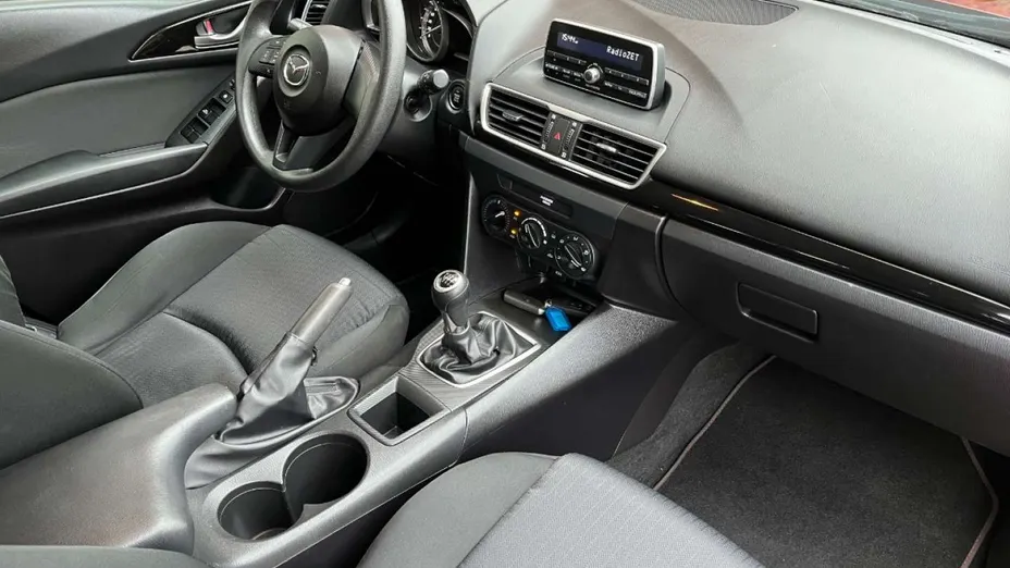 MAZDA 3 -