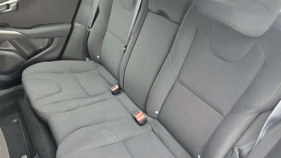 VOLVO V40 -