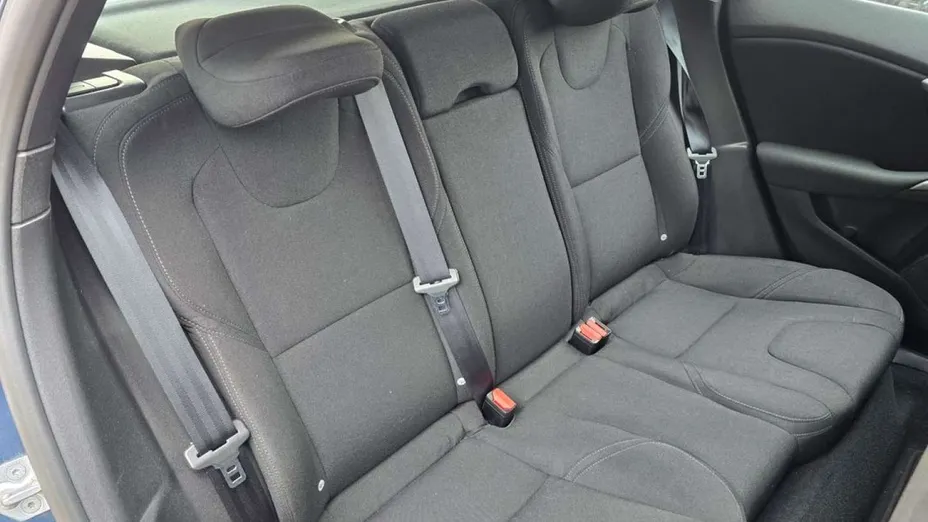 VOLVO V40 -