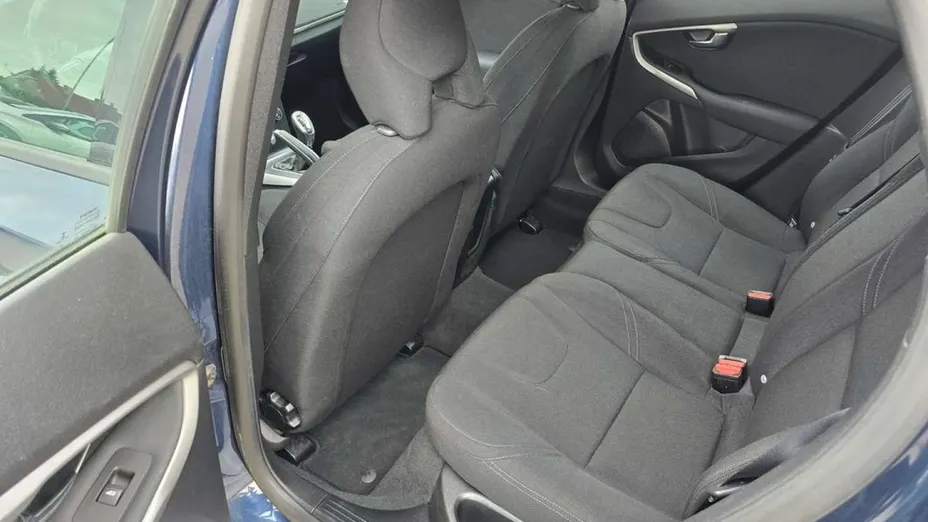VOLVO V40 -