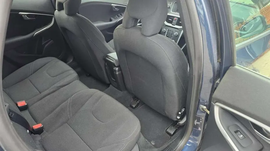 VOLVO V40 -