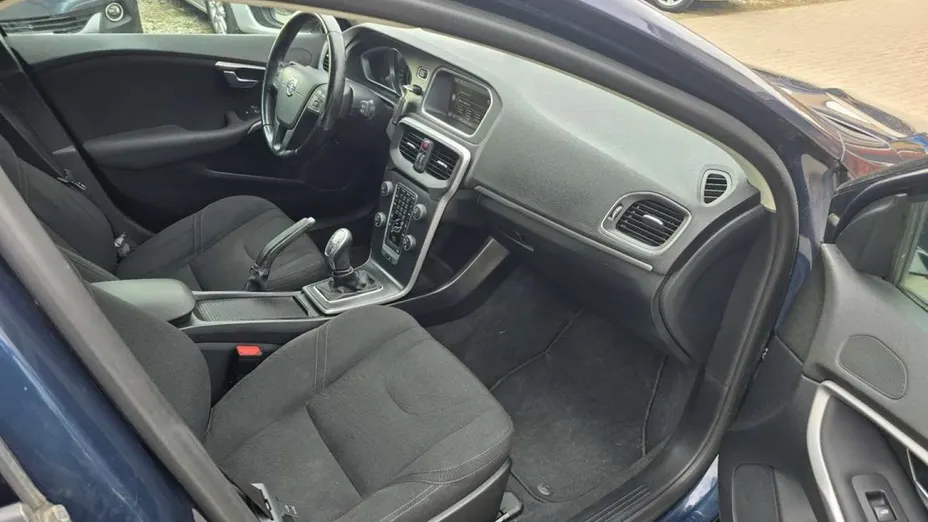 VOLVO V40 -