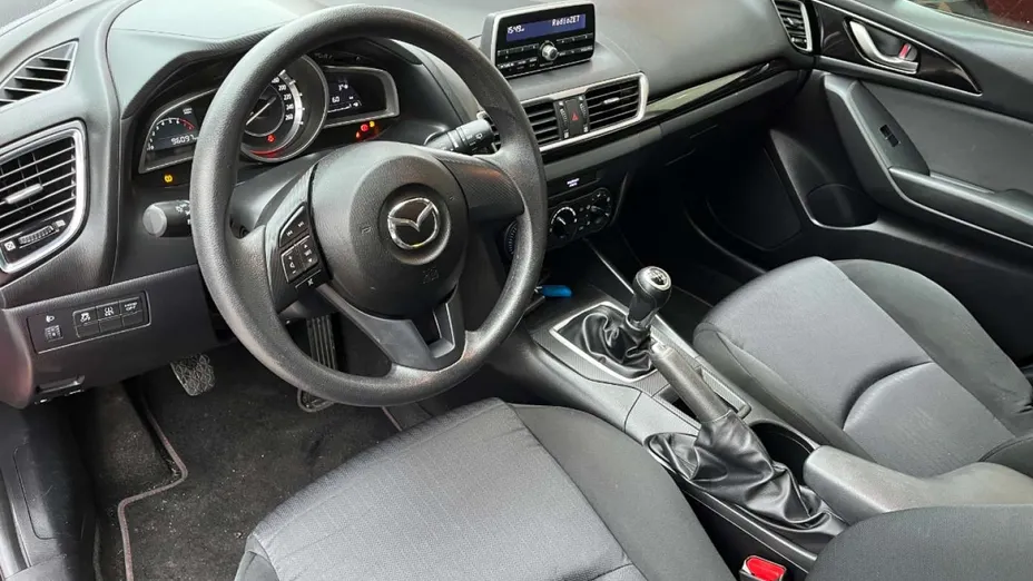 MAZDA 3 -
