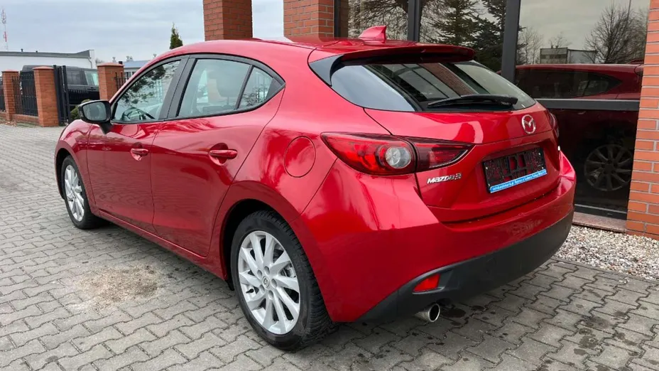 MAZDA 3 -