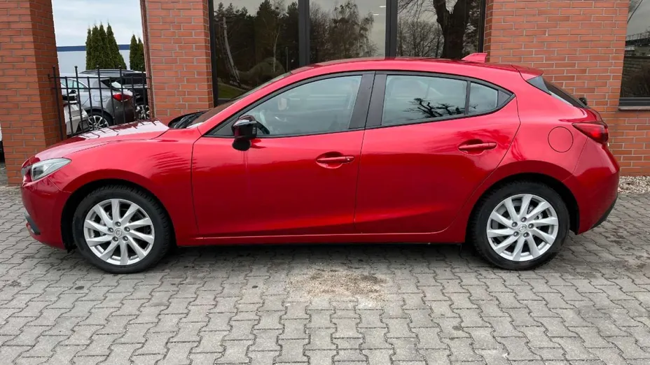 MAZDA 3 -