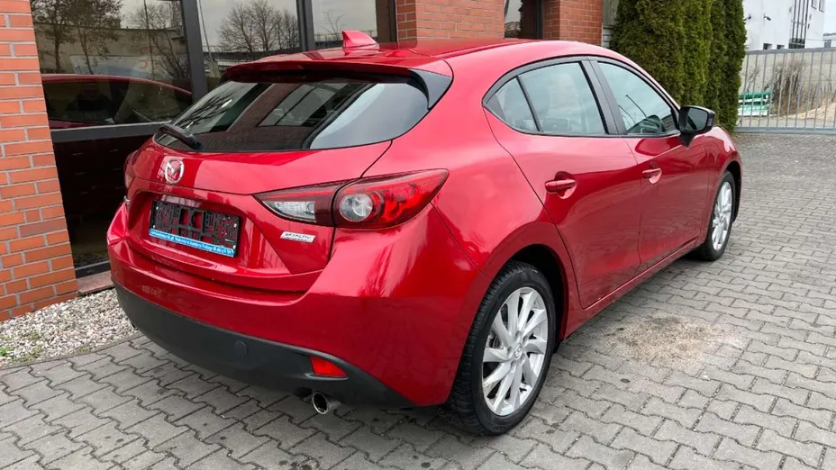 MAZDA 3 -
