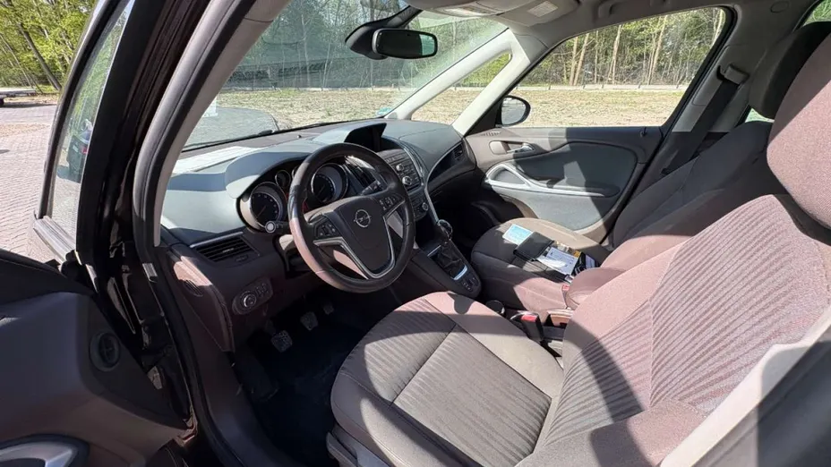 OPEL Zafira -
