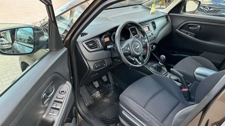 KIA Carens -