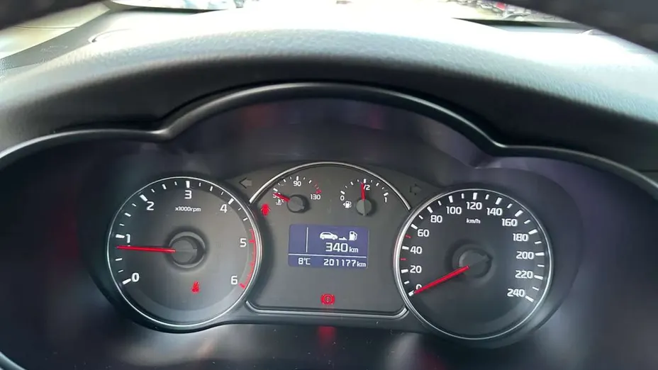 KIA Carens -