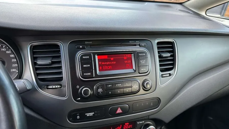 KIA Carens -