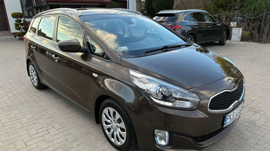 KIA Carens -