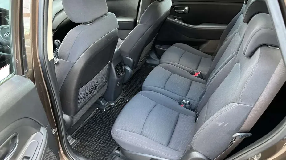 KIA Carens -